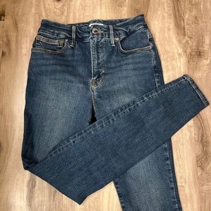 GOOD AMERICAN SKINNY DARK WASH JEANS